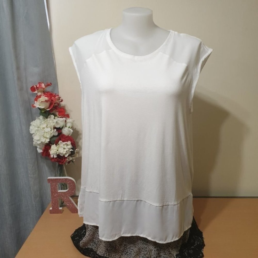 BASQUE AU-20 White Sleeveless Blouse Top Round Neck NWOT - Picture 4 of 11
